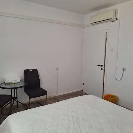 Hostel Melada Dom Ζαντάρ